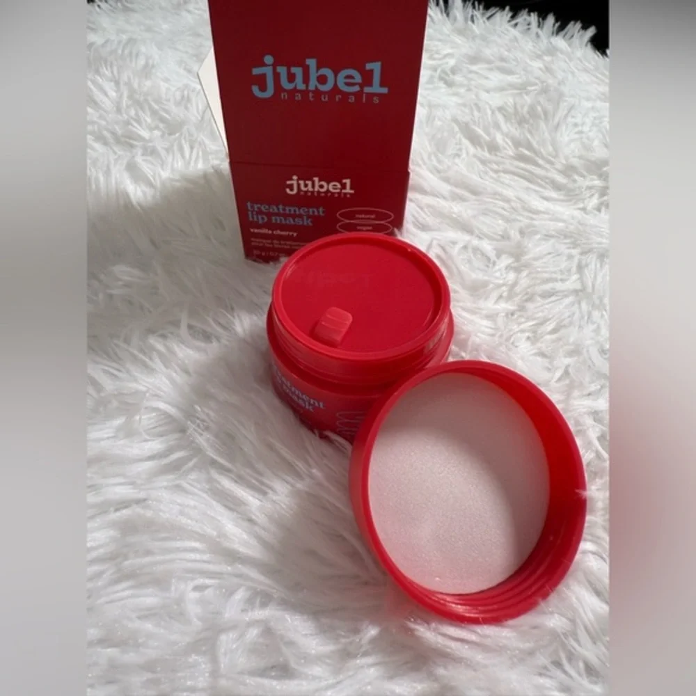 NIB JUBEL VANILLA CHERRY LIP TREATMENT MASK NIB